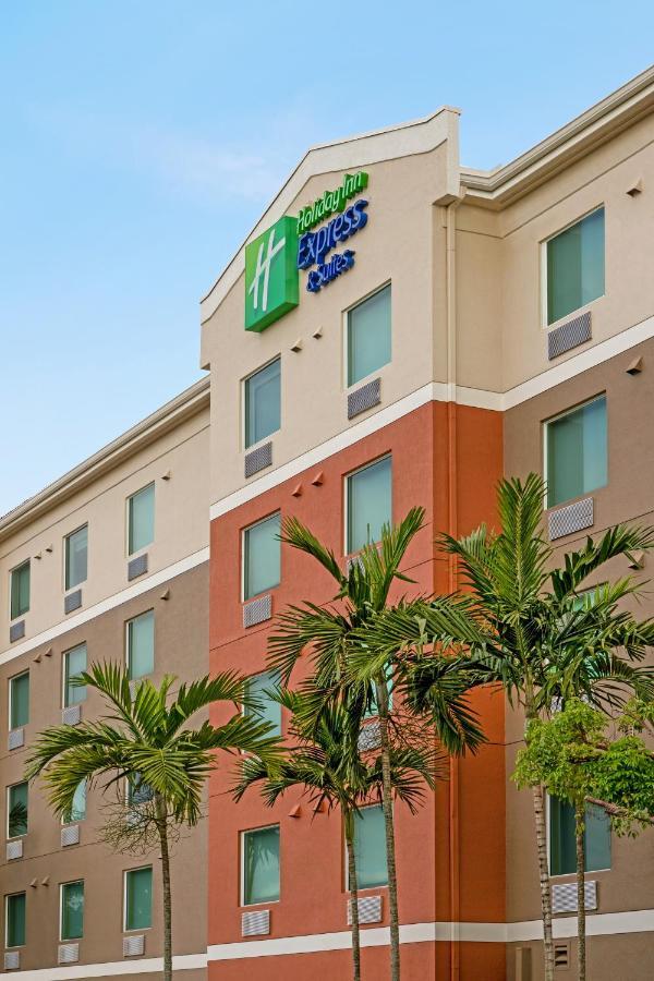 Holiday Inn Express & Suites Pembroke Pines-Sheridan St By Ihg Buitenkant foto