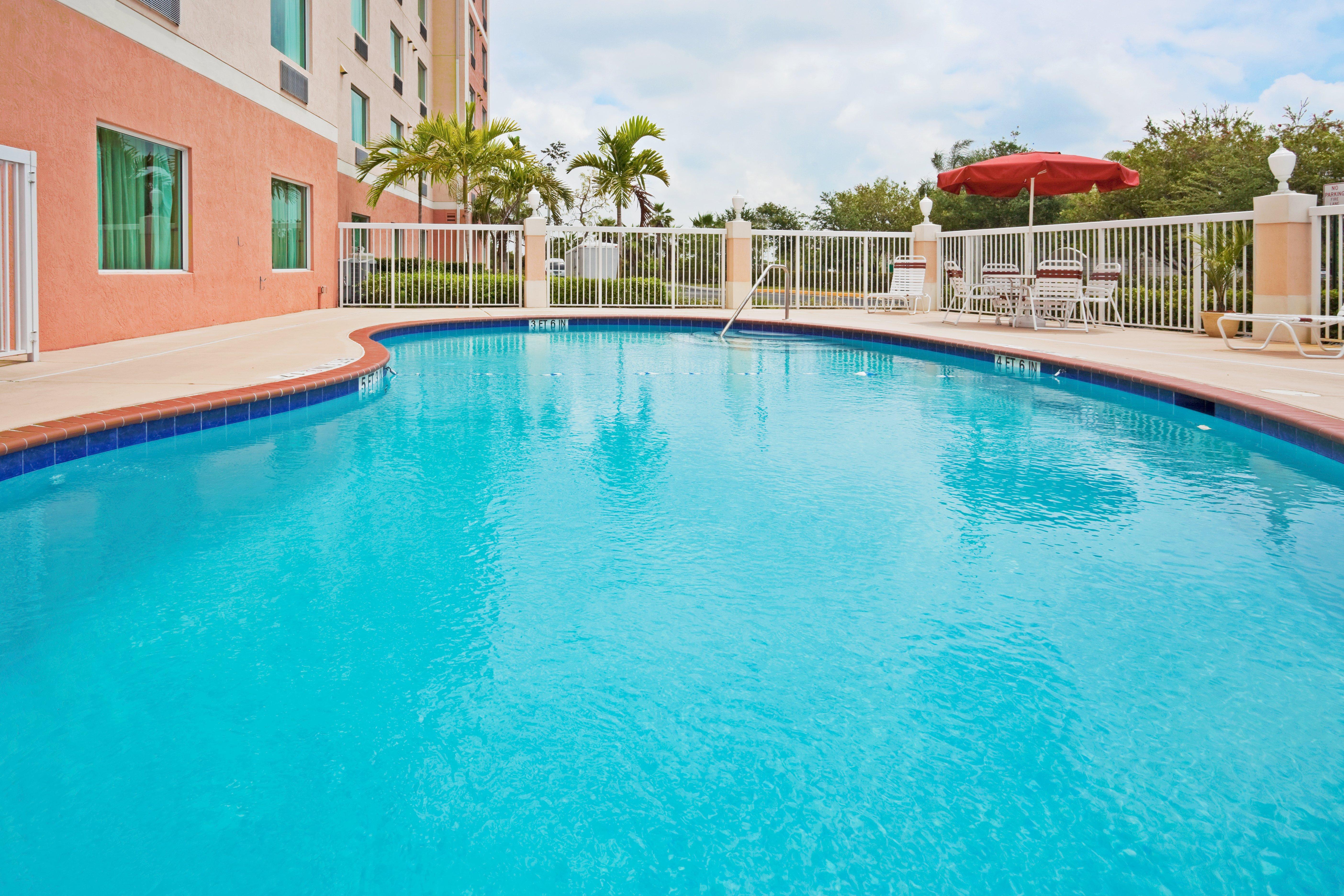 Holiday Inn Express & Suites Pembroke Pines-Sheridan St By Ihg Buitenkant foto