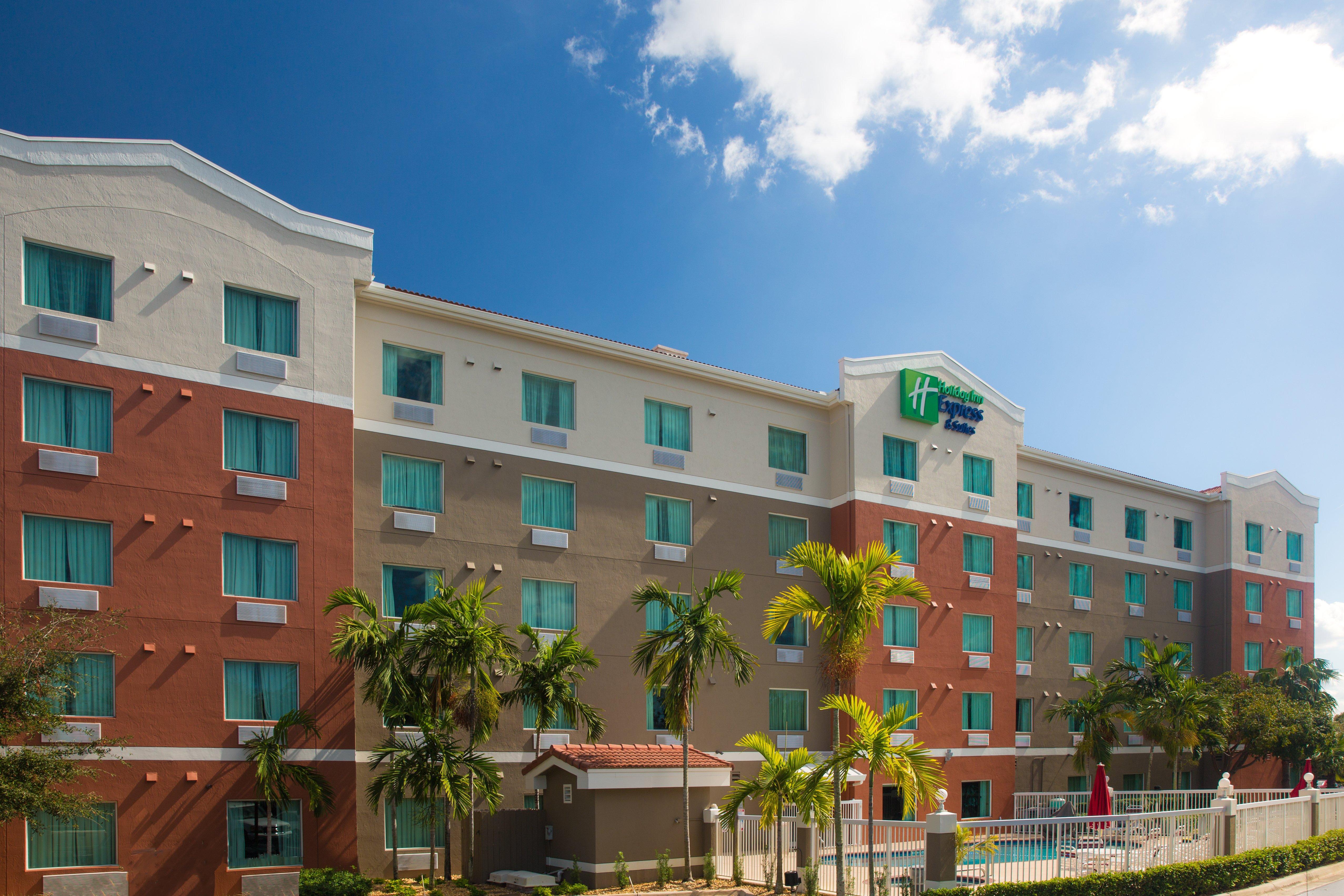 Holiday Inn Express & Suites Pembroke Pines-Sheridan St By Ihg Buitenkant foto