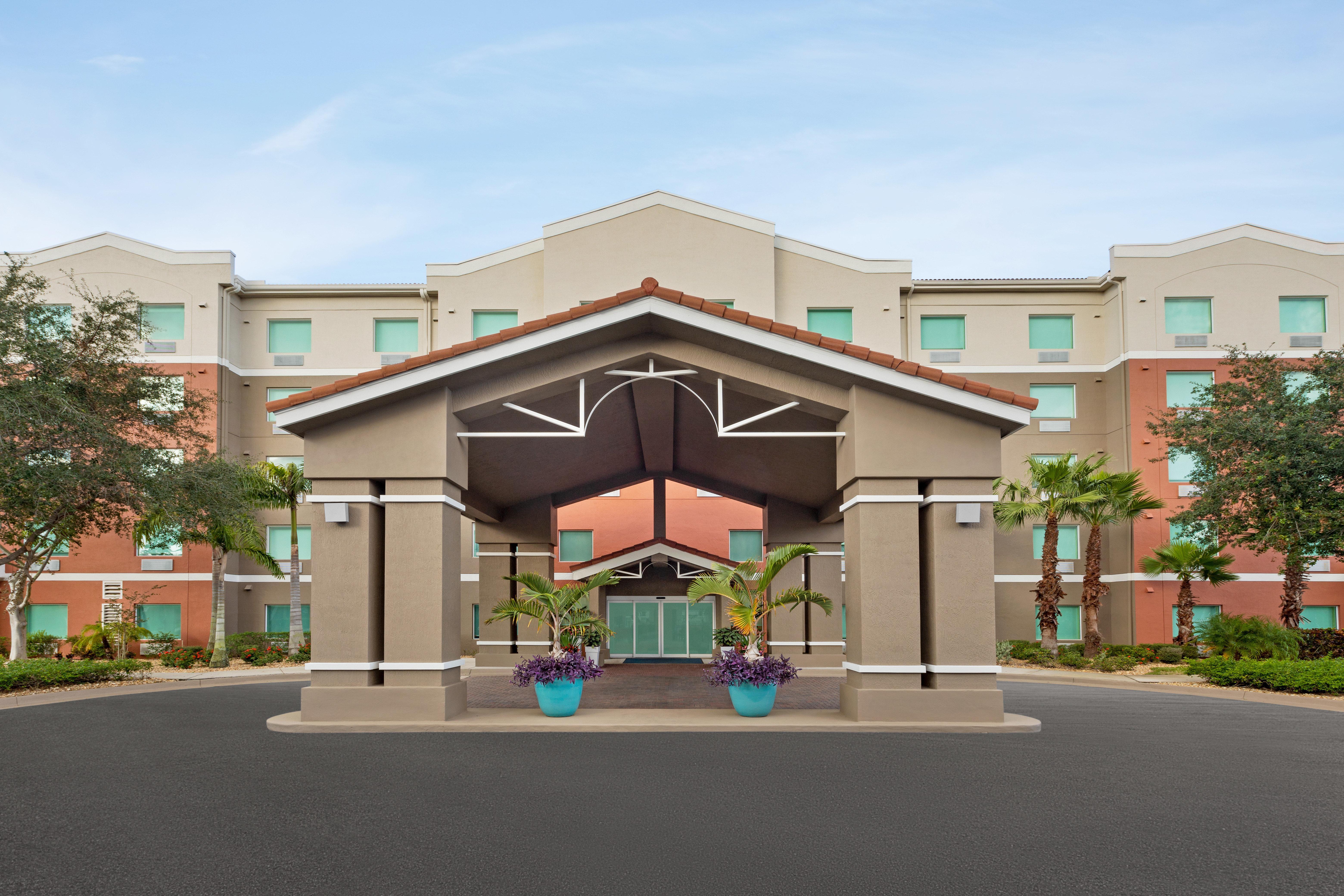 Holiday Inn Express & Suites Pembroke Pines-Sheridan St By Ihg Buitenkant foto