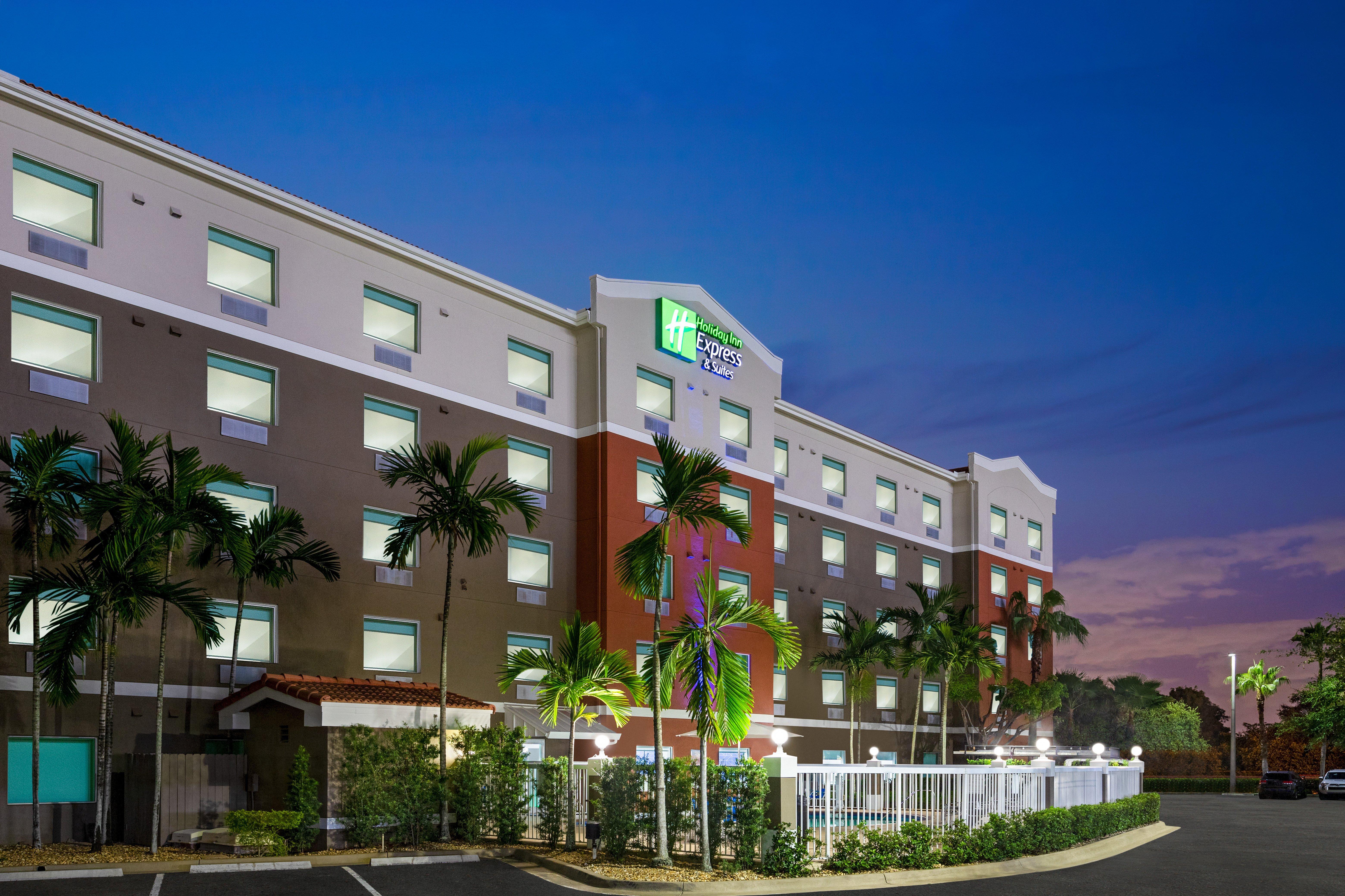Holiday Inn Express & Suites Pembroke Pines-Sheridan St By Ihg Buitenkant foto