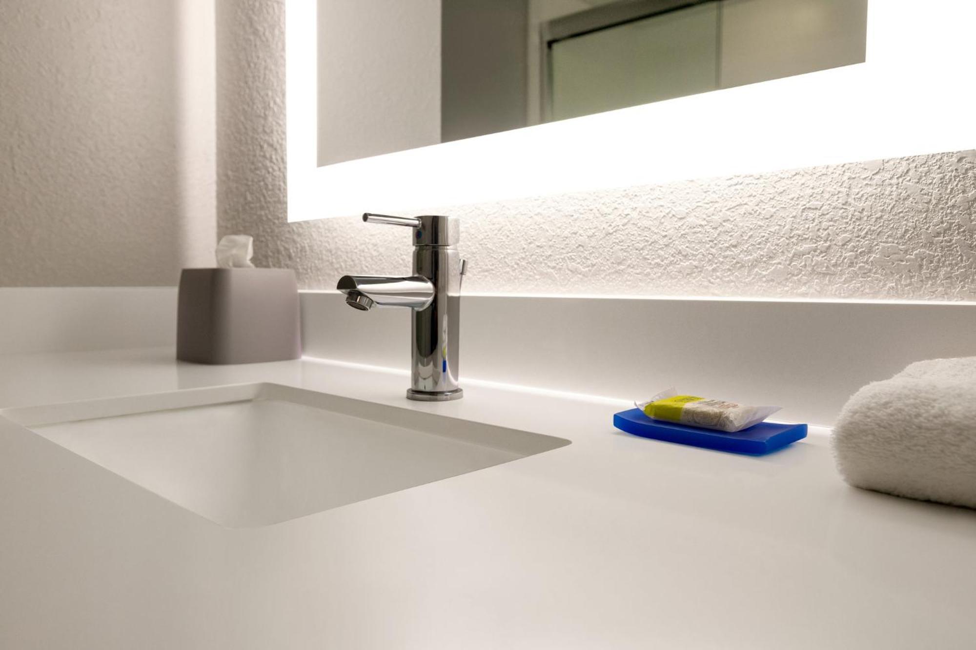 Holiday Inn Express & Suites Pembroke Pines-Sheridan St By Ihg Buitenkant foto