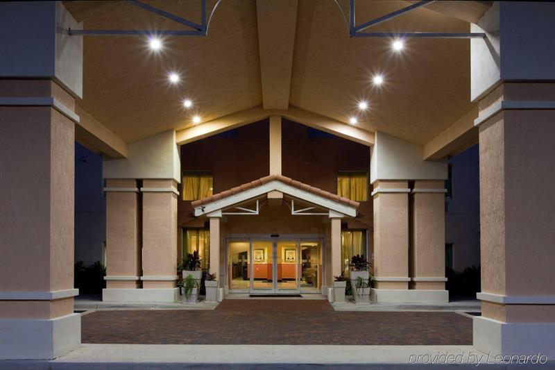 Holiday Inn Express & Suites Pembroke Pines-Sheridan St By Ihg Buitenkant foto